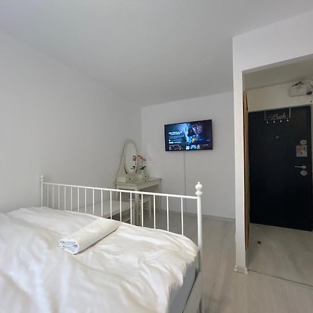 Piata Sudului Host Apartment Bukares Bagian luar foto