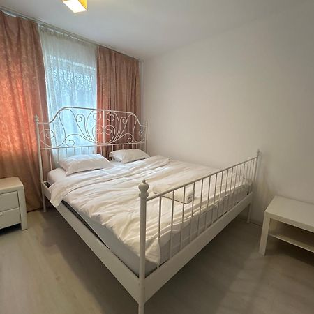 Piata Sudului Host Apartment Bukares Bagian luar foto